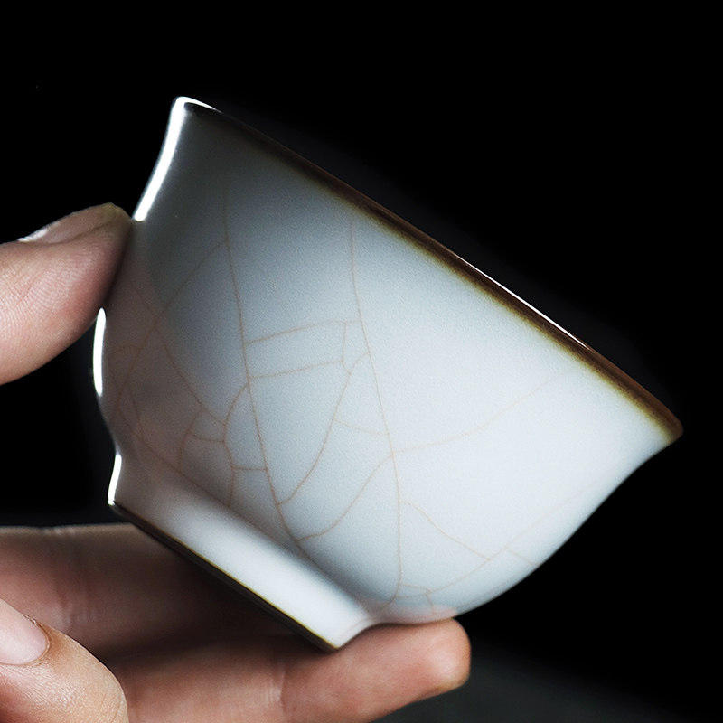 凝香阁 茶养开片铁胎月白汝窑压手杯 冰裂釉陶瓷功夫茶具主人杯