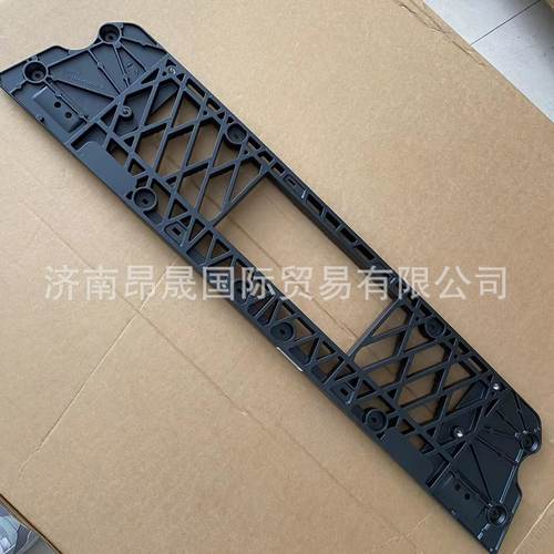 重汽HOWO T7H 汕德卡C7H C9H 配件 保险杠防滑板 AZ16D424000005