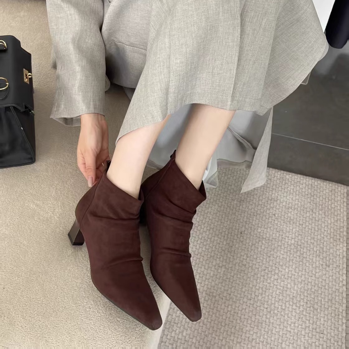 韩版细跟绒面方头短靴女2025新款秋冬高跟鞋褶皱中跟后拉链时装靴