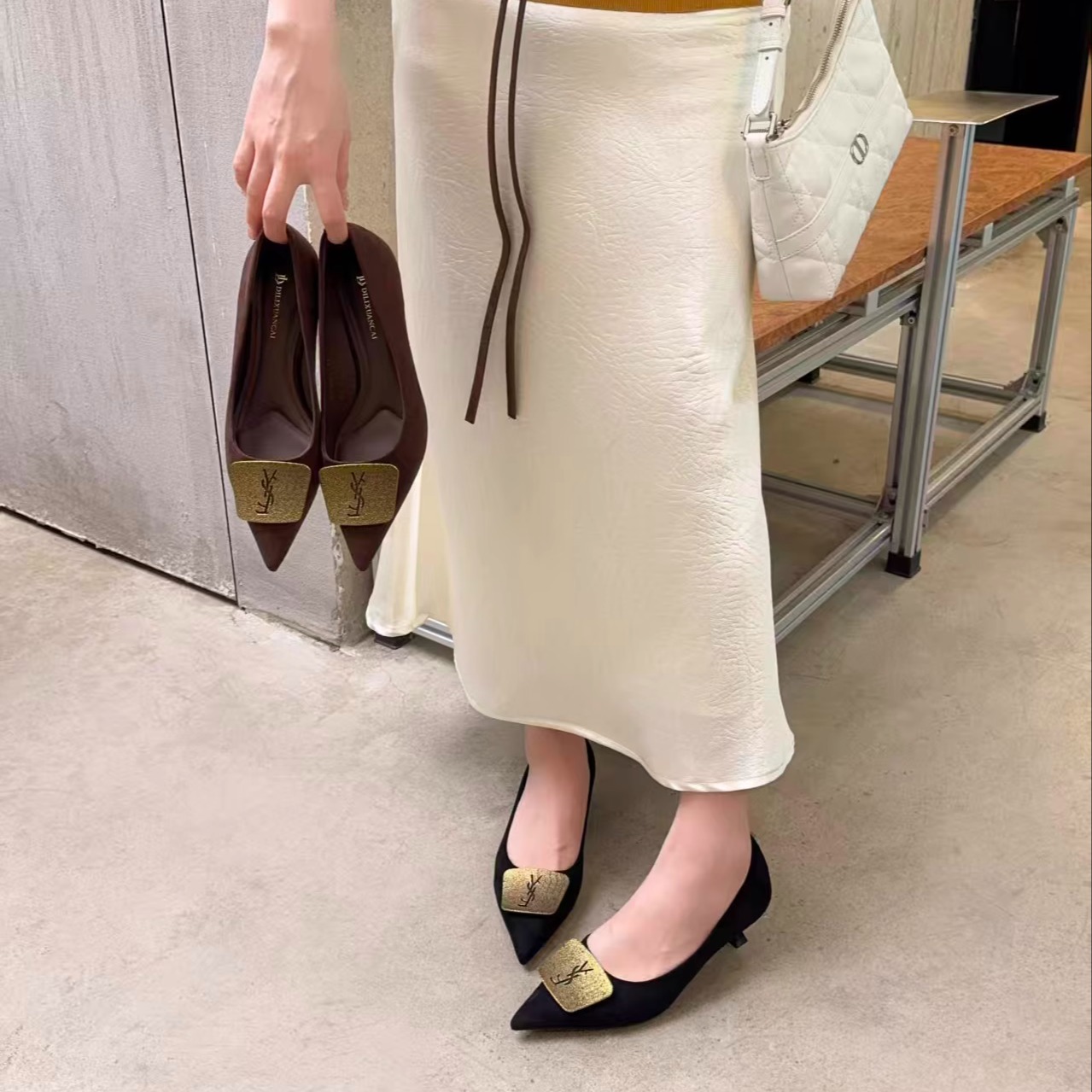 气质名媛风尖头金属扣细跟单鞋女2025新款百搭配裙宴会礼服高跟鞋