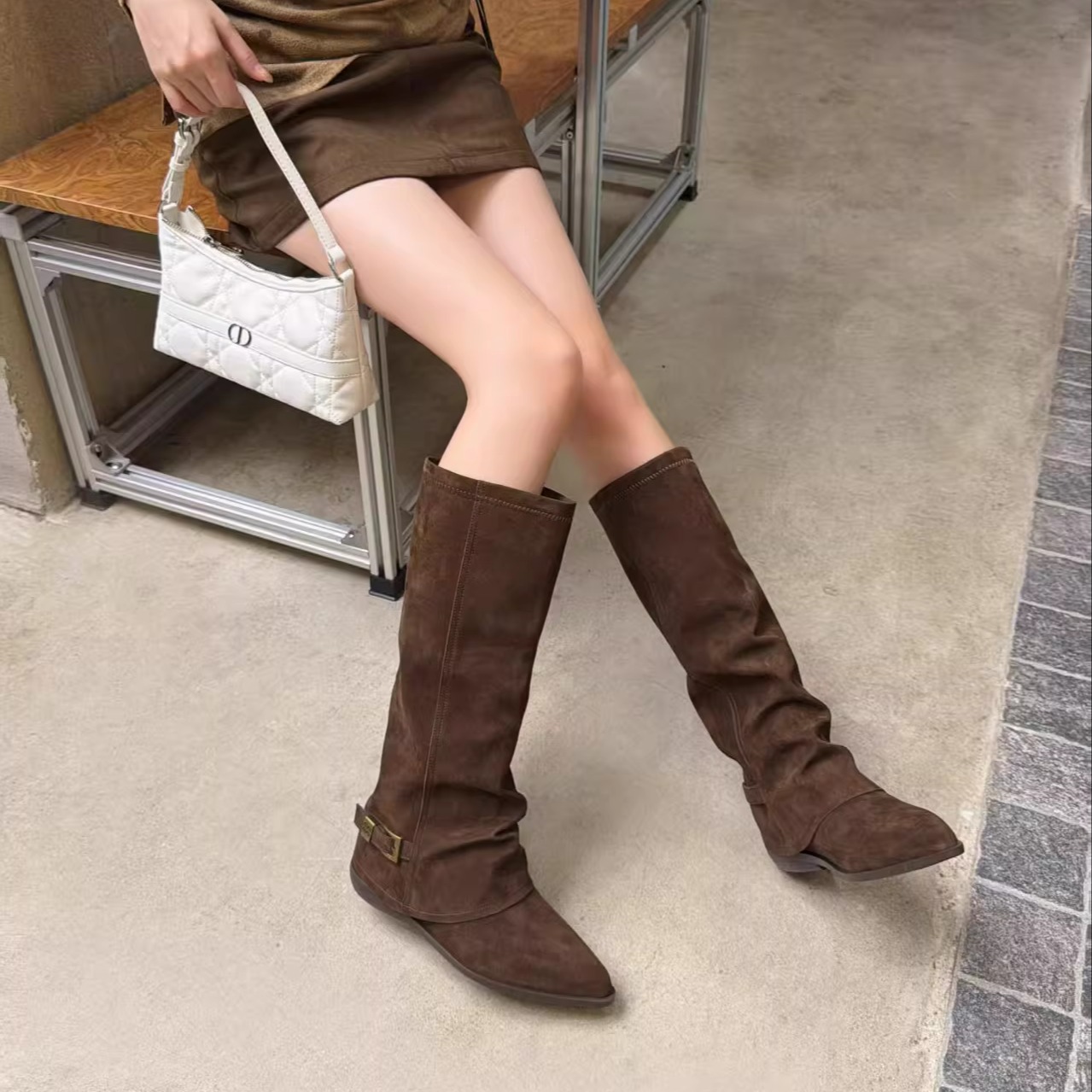 增高秋冬新款尖头2025复古堆堆长靴棕色长筒靴褶皱靴女皮带