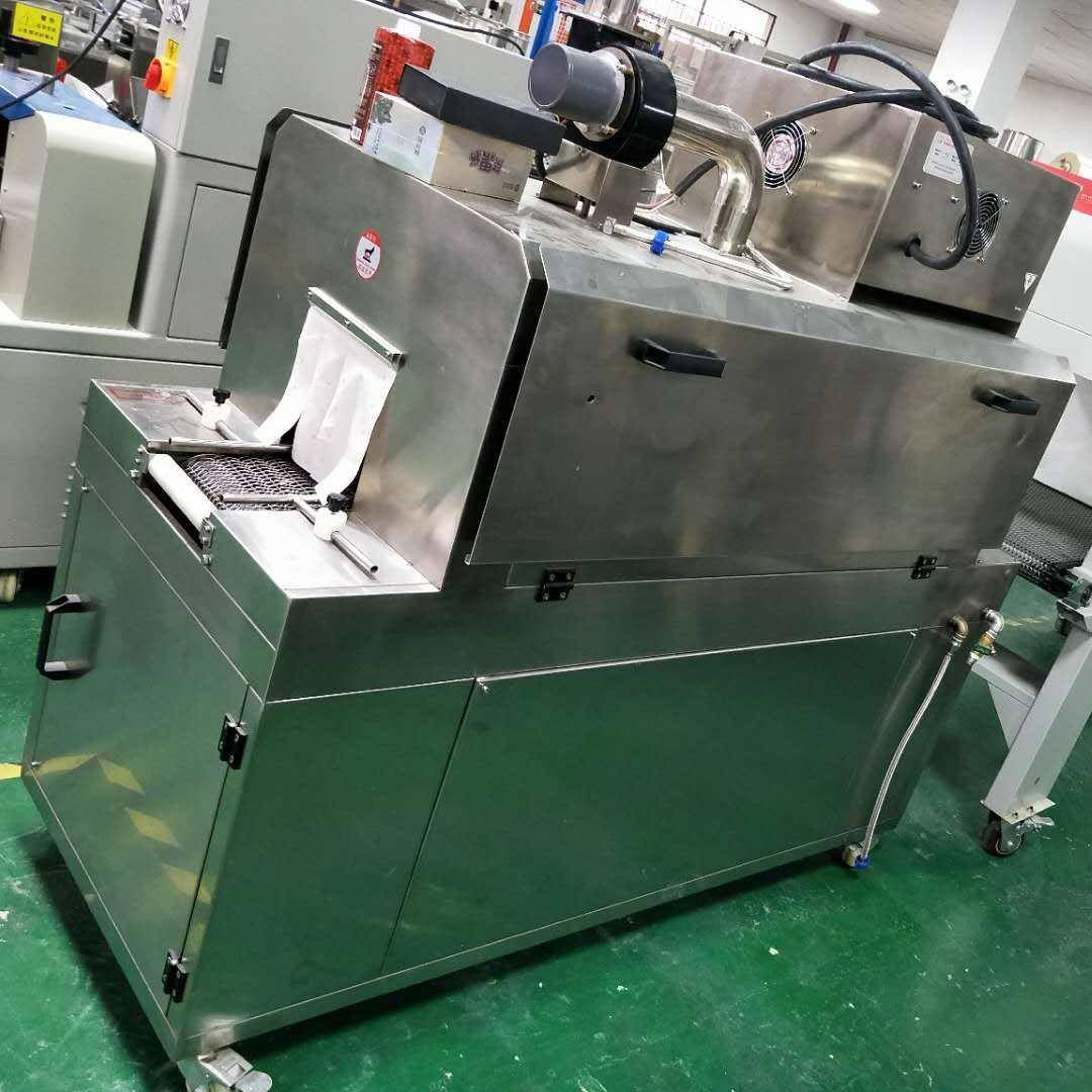 全自动标签蒸汽收缩机一体式化妆品标签热缩机圆瓶套标热收缩机