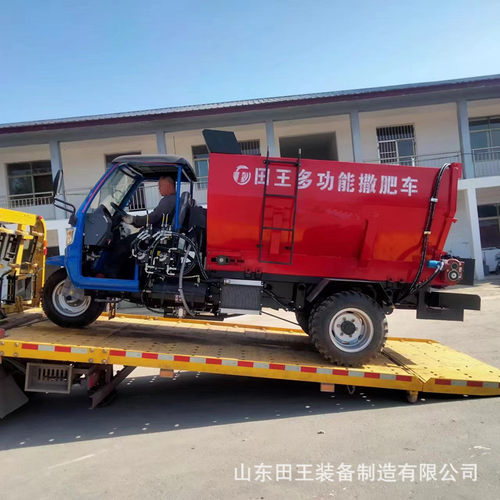 农田柴油拖拉机撒肥车家用小型果园大棚撒粪机农业合作社扬粪机