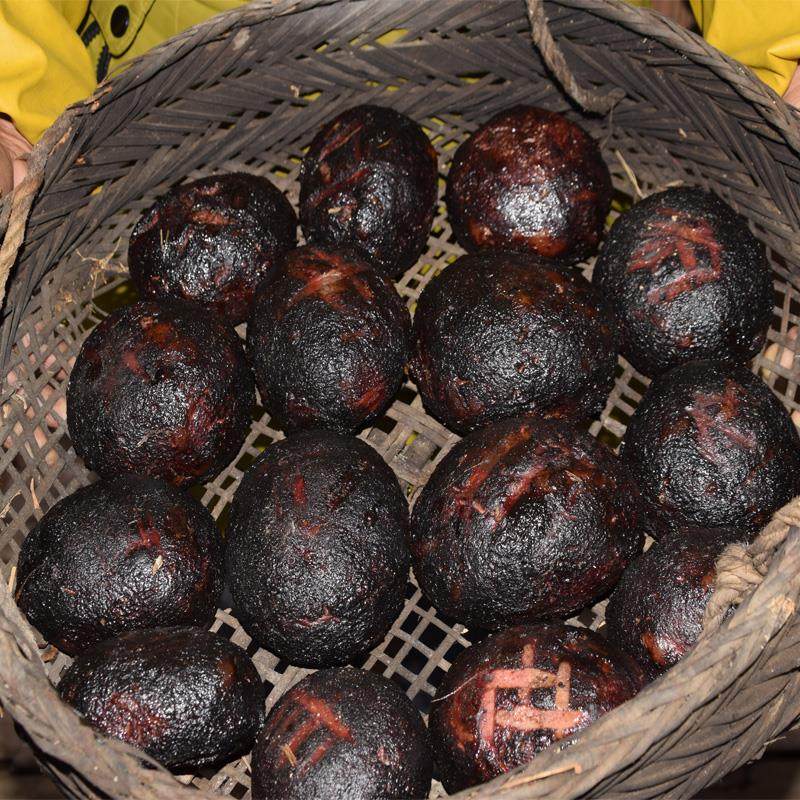 猪血丸子湖南邵阳宝庆特产血粑圆子农家自制柴火烟薰贵州腊豆干