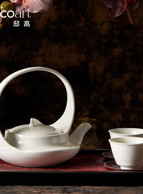 精选邸高家居新中式设计客厅茶几装饰盖碗云纹饰盘木托盘染银茶具