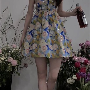 复古油画碎花吊带裙女夏季 法式 甜美气质收腰显瘦度假风茶系连衣裙