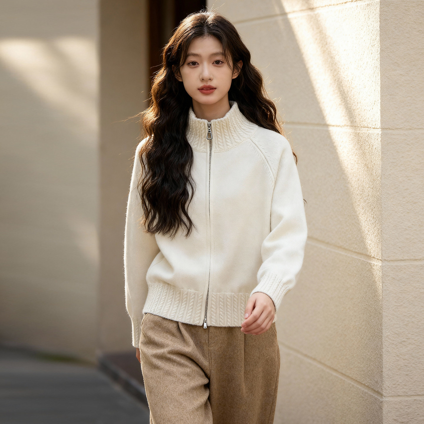 ROCOCO/洛可可米白色肌理领拉链针织开衫女简约通勤春款毛衣外套