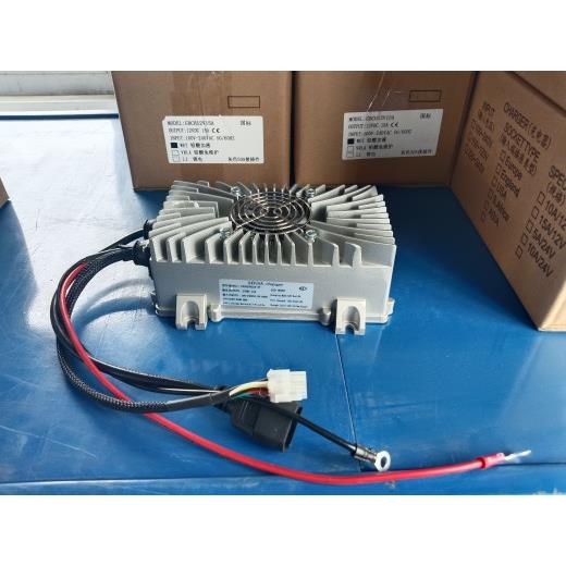 中力电动搬运叉车小金刚锂电充电机24V15A电池充电器