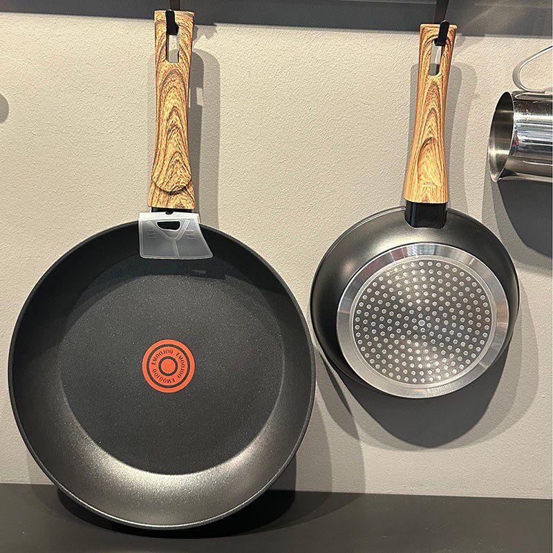 高货火红点平底锅不粘锅煎锅烙饼专用电磁炉燃气灶加厚底早餐锅