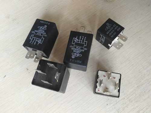 24V依维柯2045军车2046得意都灵宝迪欧胜闪光雨刮继电器每只价格