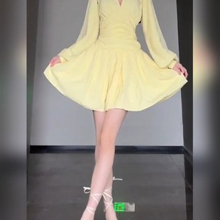 微胖mm茶歇法式温柔风v领长袖连衣裙女春夏小个子遮肚子显瘦短裙
