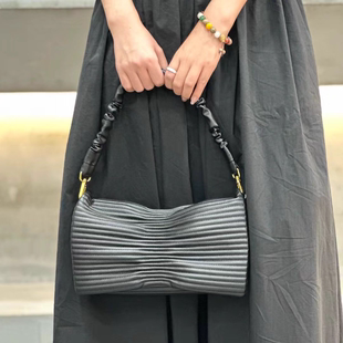 新款小众包时尚休闲质感气质轻奢通勤百搭黑色手包