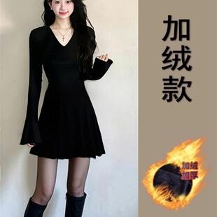 正品高货黑色v领针织连衣裙短款女秋冬季大衣内搭加绒加厚打底短