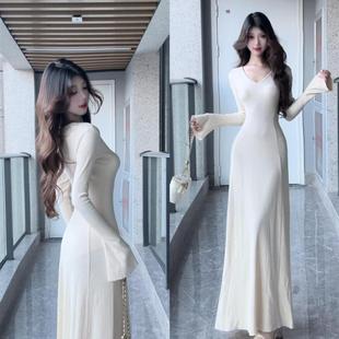 正品高货白色长袖针织连衣裙女秋冬季内搭长裙子梨形伯克利早秋老