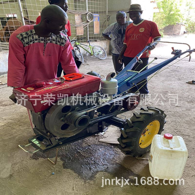 座驾小型出口12/15/18马力20马力拖拉机厂旋耕机双犁圆盘犁播种机