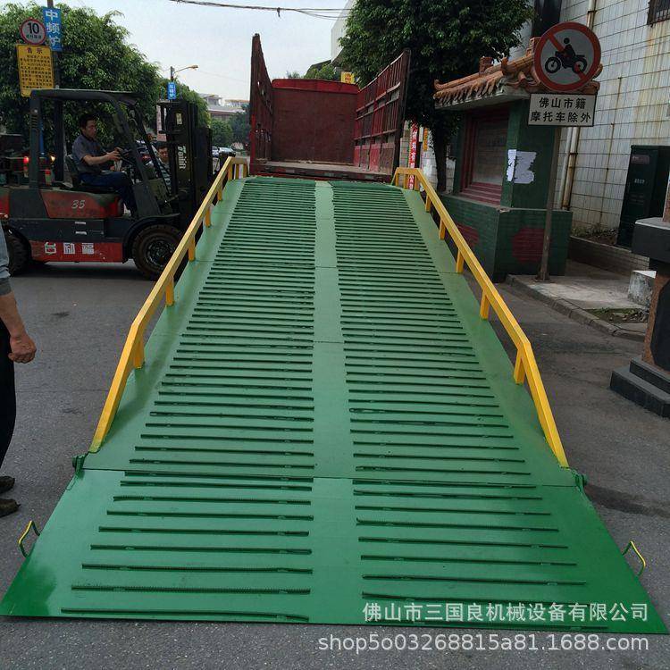 佛山登车桥厂家移动式登车桥工厂液压登车桥报价是多少