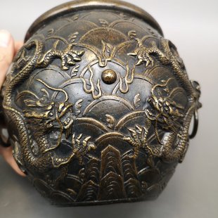 老铜龙缸器型厚重形制端正包浆湿润通体光素色泽雅致古意盎然