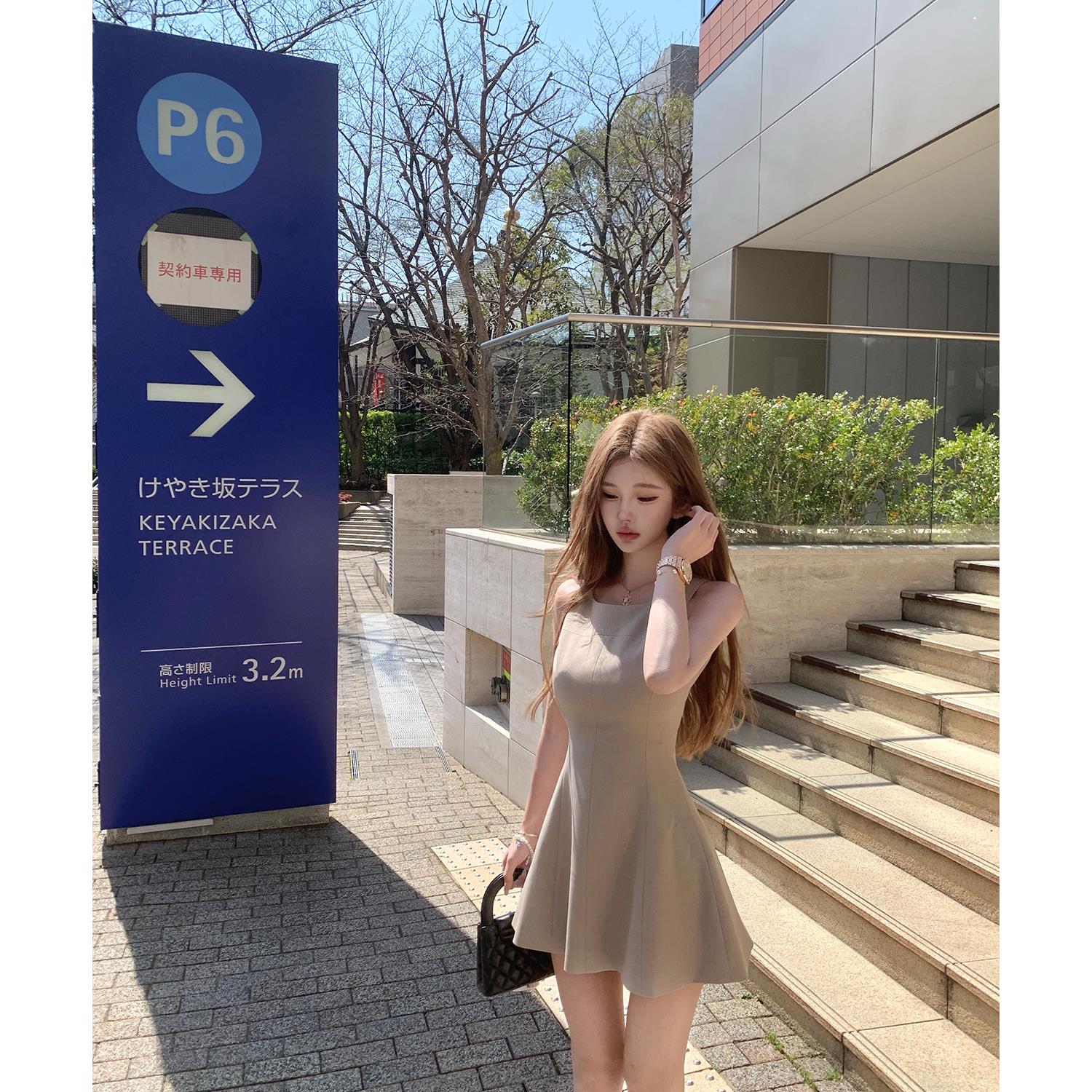 JMSHOP 眼泪女王 黑色无袖连衣裙女夏收腰高级感白色优雅裙子