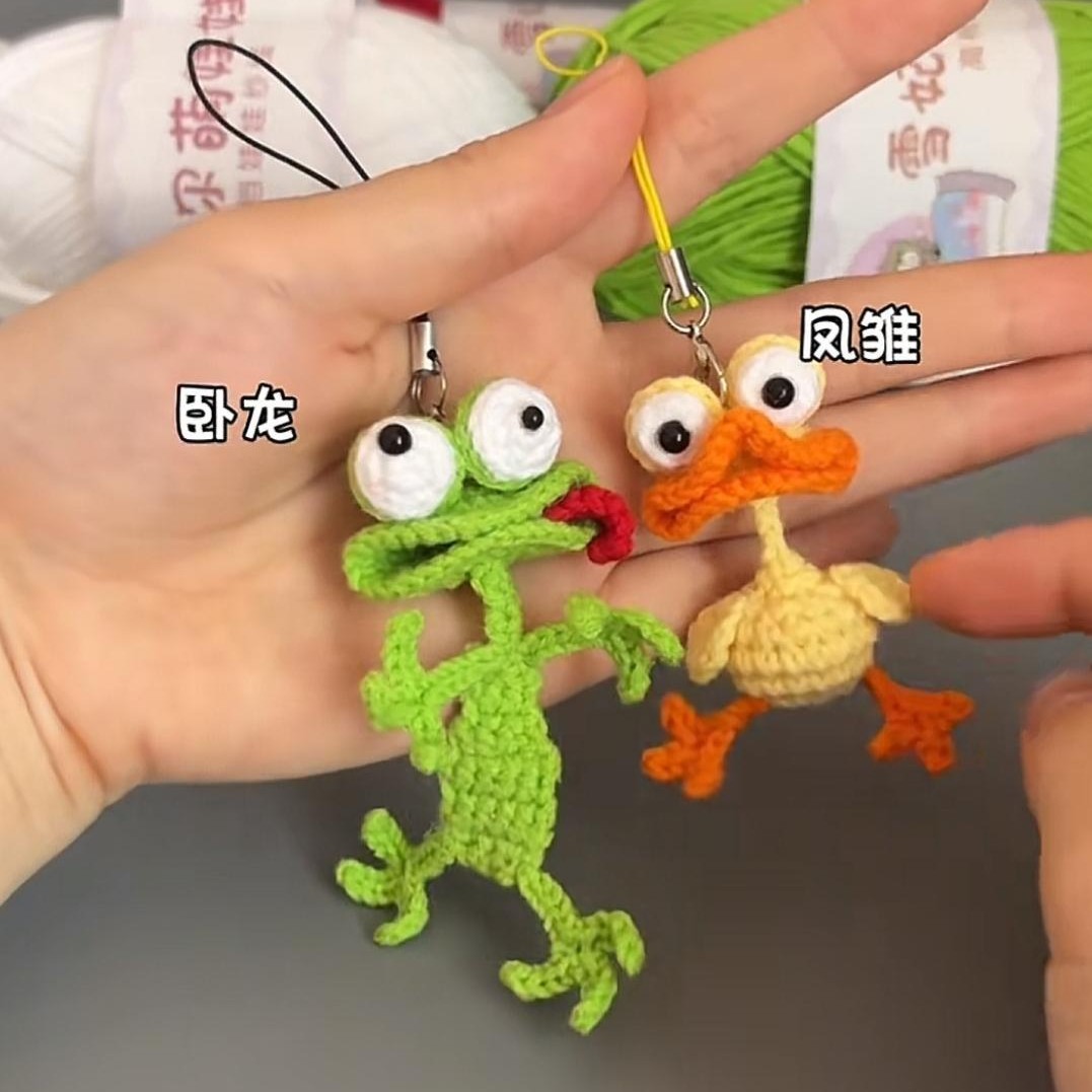 可爱呆萌小黄鸭小丑蛙挂件毛线钩