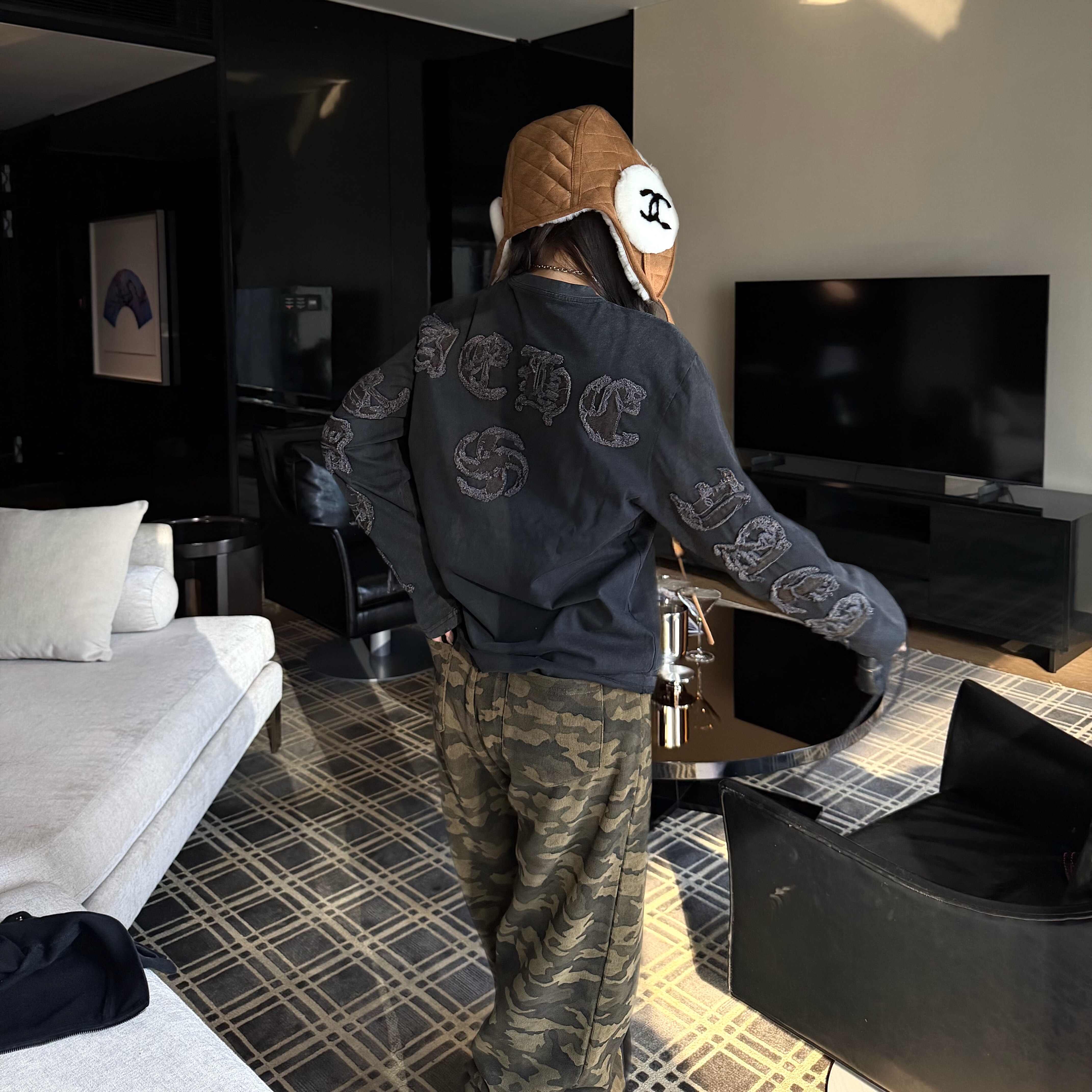 高街梵文刺绣纯棉长袖T恤黑色