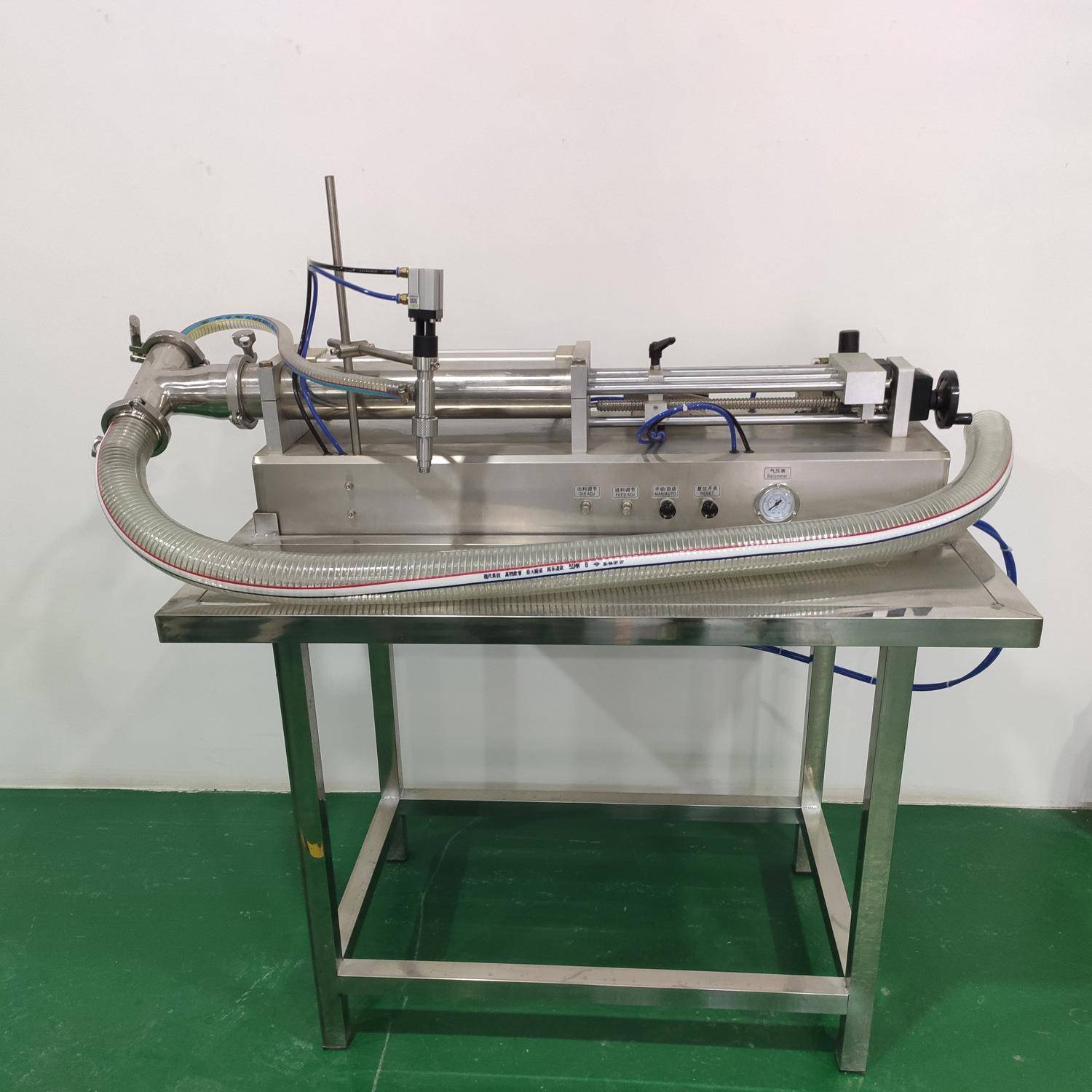 气动卧式灌装机洗衣液洗洁精灌装机蜂蜜液体膏体定量灌装机