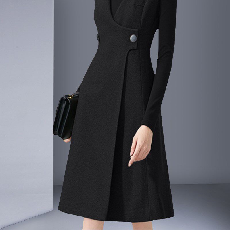 法式吊带连衣裙2024春季新款小黑裙轻奢修身背心马甲打底裙中长款