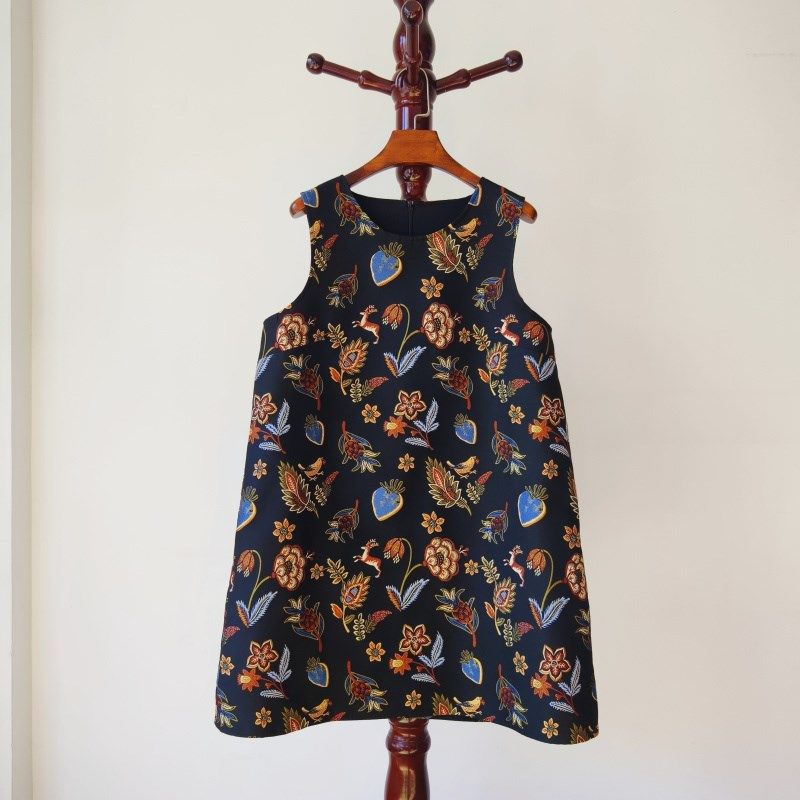 短款无袖连衣裙女秋冬季高级感内搭外穿背心裙气质遮肚子A字裙子