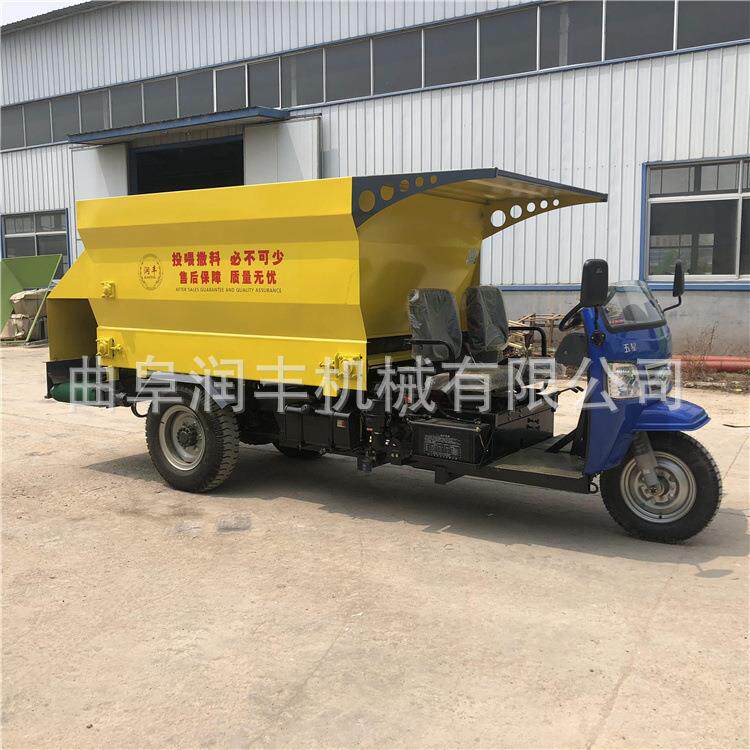 肉BAV牛养殖电动撒粮料车料卧式全日饲草投牛羊舍搅场拌撒草车
