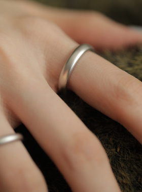 雾面磨砂素圈可调节戒指女简约风小众设计高级感情侣对戒2023新款