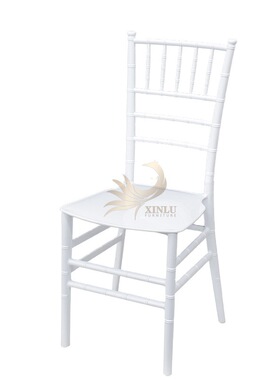2025批发户外塑料白色chiavari椅子，带耐用PP材料椅子，用于庭院