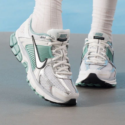NIKE耐克女鞋跑步鞋ZOOM VOMERO 5训练健身减震运动休闲鞋HF1877