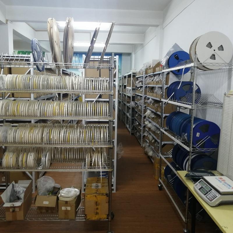 亿配芯 C8051F350-GQR LQFP-32 贴片C8051F350 CQ 8位微控制器 IC