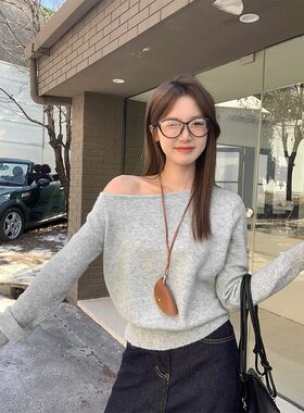 不规则斜肩长袖毛衣女款2025新款秋冬季修身露肩chic针织百搭上衣