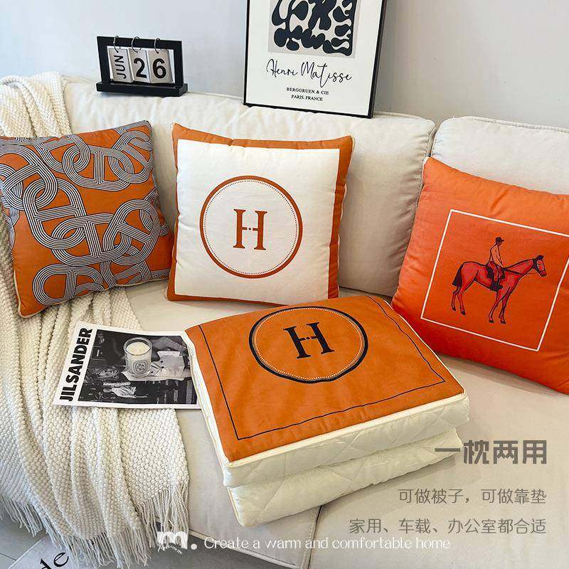 轻奢爱马橙意式抱枕被毯子车载二合一两用午休午睡客厅沙发靠垫被