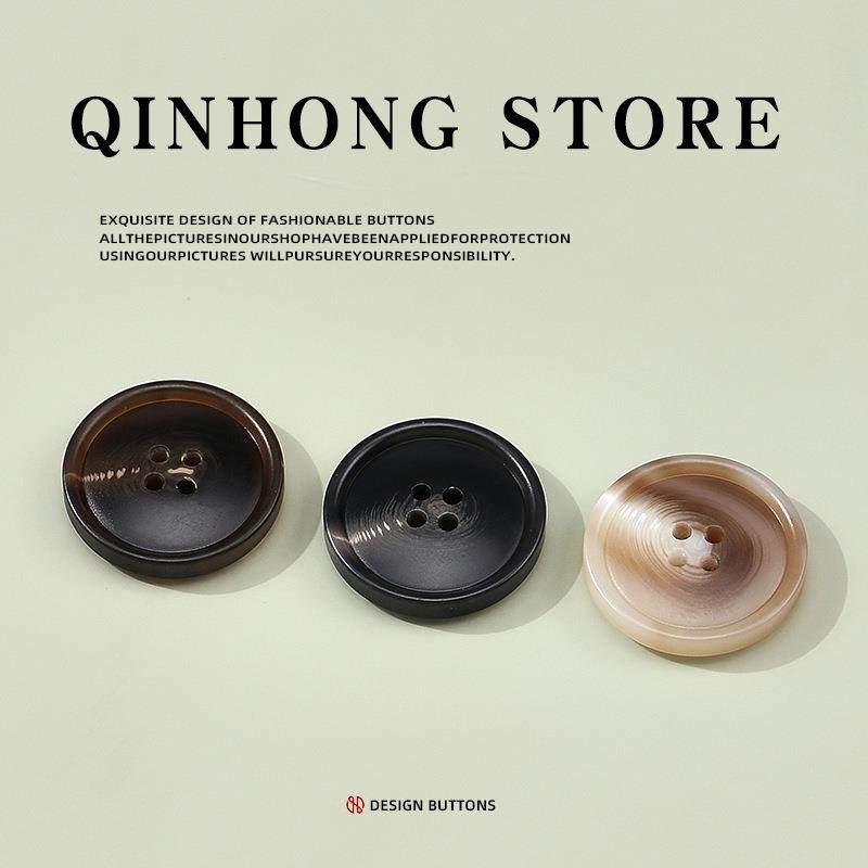 QH现货细密仿尿素花树脂纽扣风衣大衣四眼手缝扣子圆形扣,纺织面料/辅料/配套,服装纽扣,淘宝优惠券,粉丝福利购,淘宝优惠卷