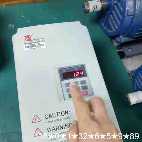 变频器5.5KW,DZB300B005.5L4A成色如图