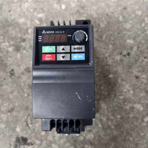 变频器1.5KW VFD015EL43W 未使用，没
