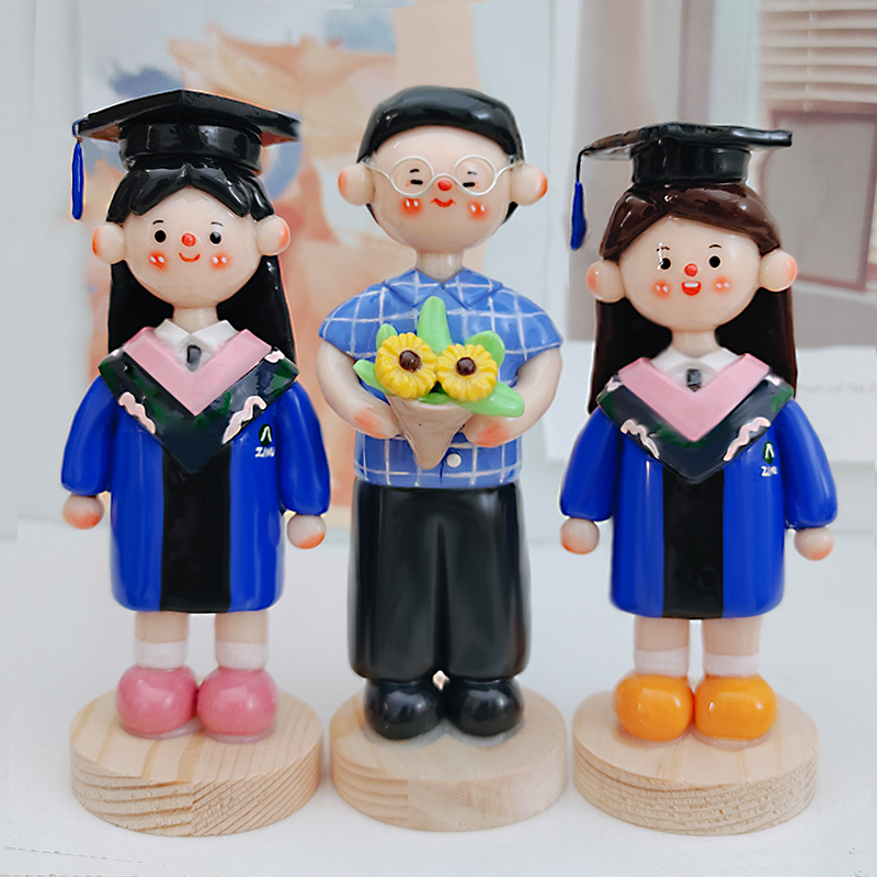 毕业礼物定制粘土人偶卡通公仔软陶石塑摆件照片定做博硕大学士服
