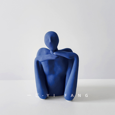 优选一匚趣味创意手势托腮人物陶瓷摆件样板房售楼部书房电视柜衣