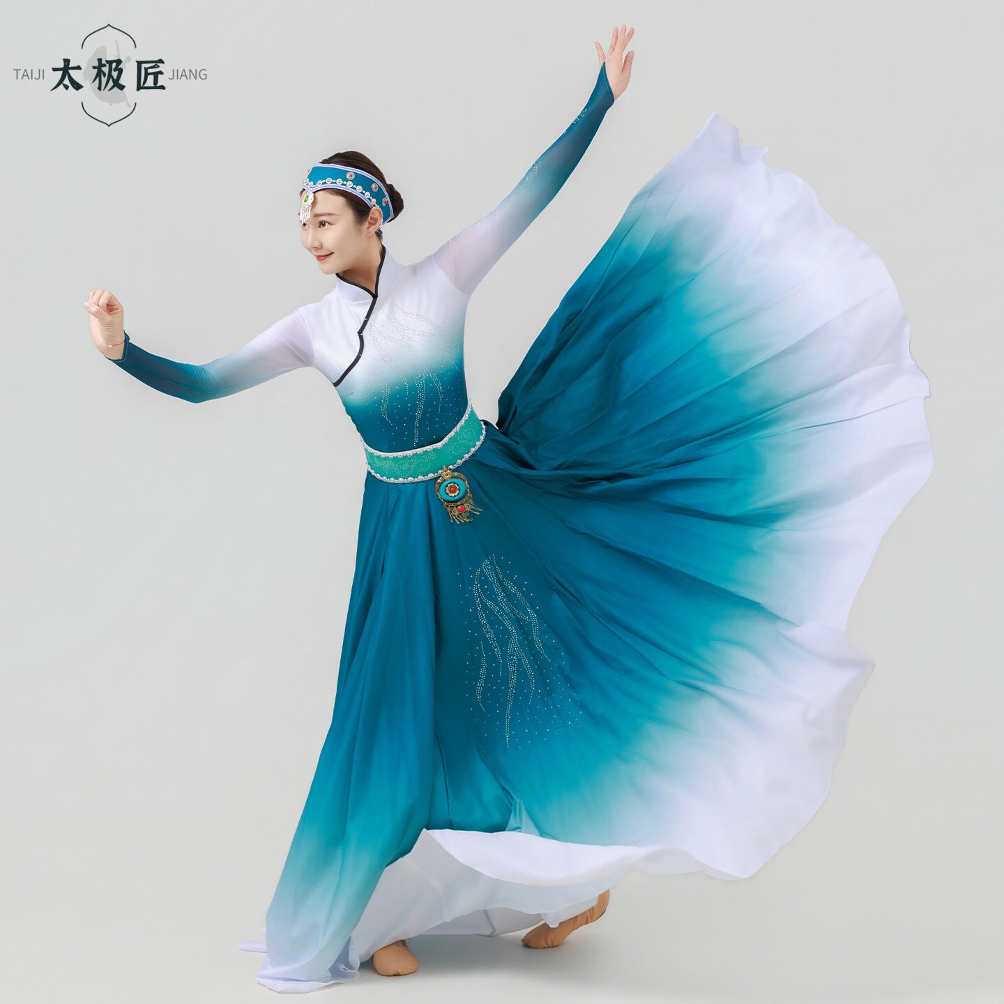 民族舞蹈藏族舞蹈服新款女艺考形体服大摆裙练功服蓝色渐变表演服图片