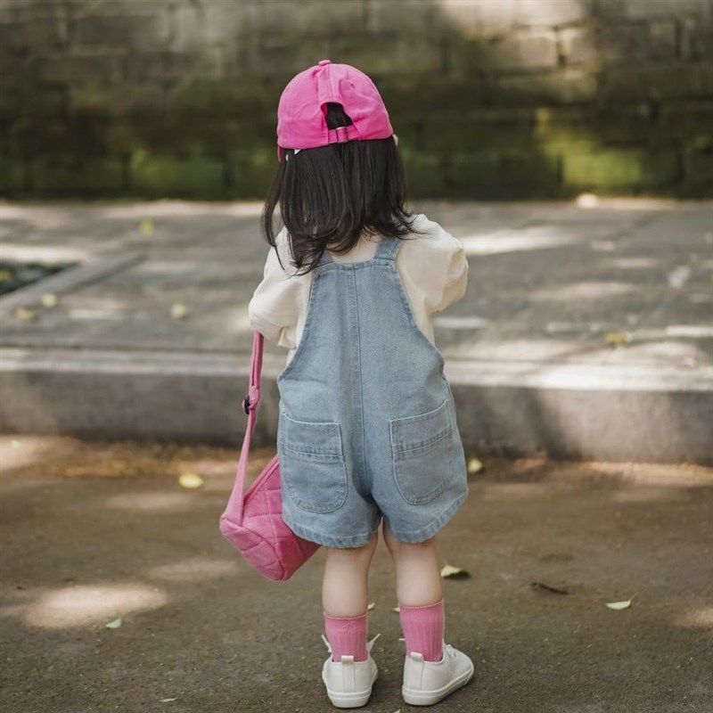 夏季女童牛仔背带裤男童休闲裤宝宝洋气短裤中小童裤子2022新款