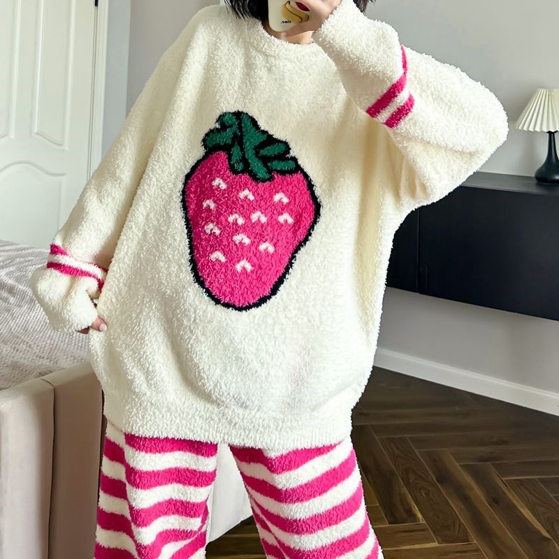 2024年新款半边绒睡衣冬季女珊瑚绒甜美草莓加厚可外穿家居服套装