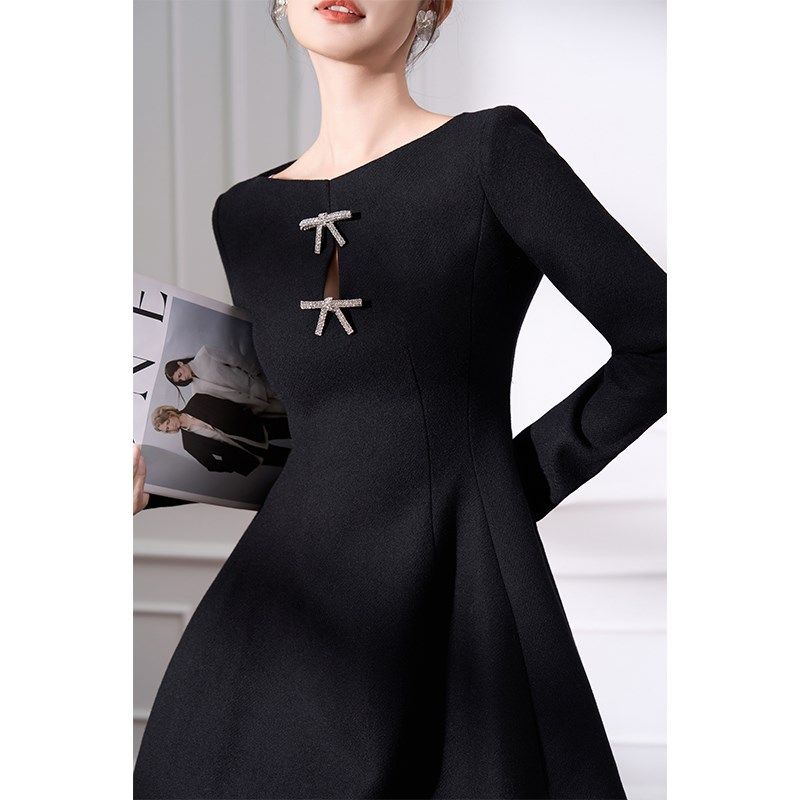 韩语琳 法式黑色长袖连衣裙2024新款女秋冬漂亮独特气质短款裙子