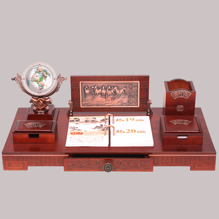 2021年台历架木质商务定制日历办公桌摆台高档笔筒实木摆件送领导