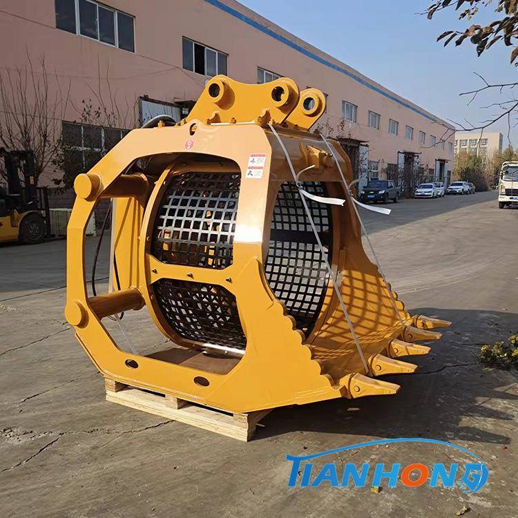 挖机筛分斗液压旋转筛分斗网孔大小可制作济宁工厂直销