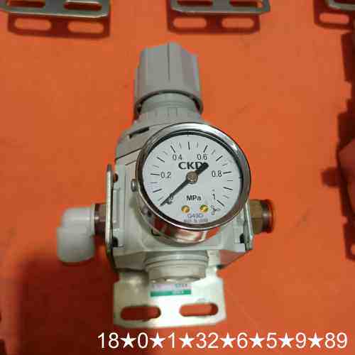 CKD调压阀带压力表和安装底座，型号RN3000-10-T，