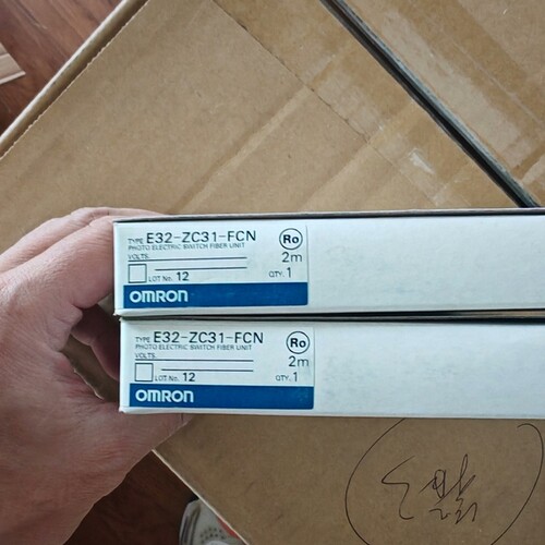 全新原装E32-ZC31-FCN光电传感器，2米，议价