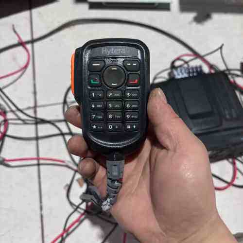 议价海能达MD780G，带手咪频率是350-400M，机器正常！议价