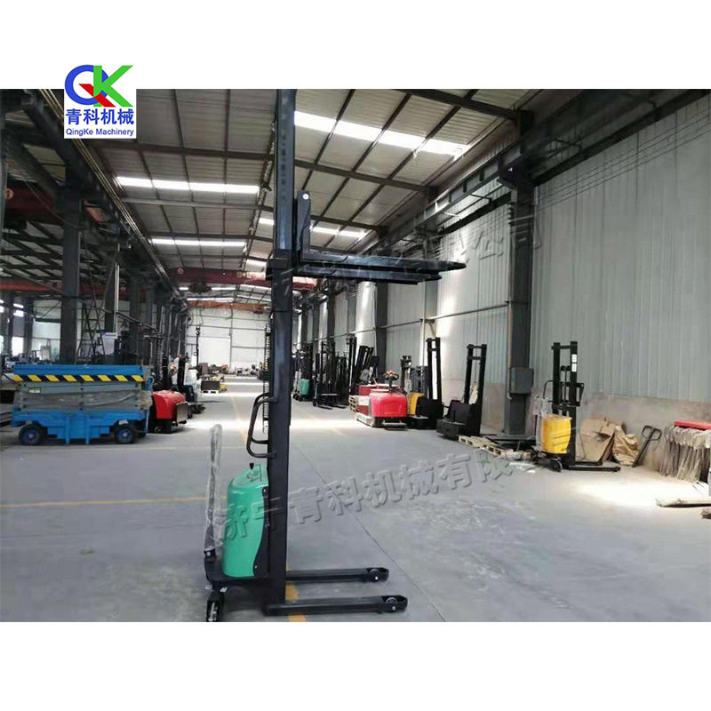 小型板电动升降堆高车工厂货物装卸电动搬运车1.5T便携式电瓶叉车