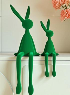 创意网红卡通坐姿长耳兔子摆件客厅电视柜酒店前台桌面玄关装饰品